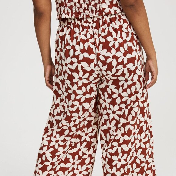 NWT TORRID FLORAL PULL ON WIDE LEG PANTS - FLORAL REGULAR - Picture 3 of 11